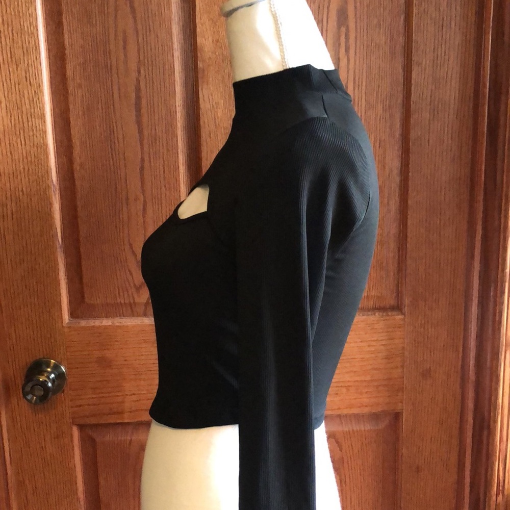 3/$20 NEW LISTING! Mock Neck Cut out Crop Top - Picture 6 of 7